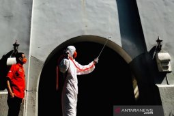 BPBD Jatim  semprotkan disinfektan di rumah ibadah cegah COVID-19