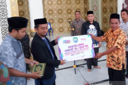 Bupati Abdya terima 5.000 wakaf Al Quran cetakan Madinah
