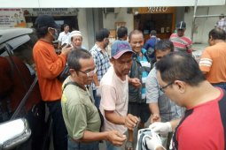Gerakan Bergotong Royong bagikan masker gratis kepada masyarakat antisipasi penyebaran virus corona