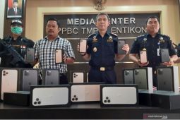 Bea Cukai Batam tangkap buronan penyeludup ponsel bekas ilegal