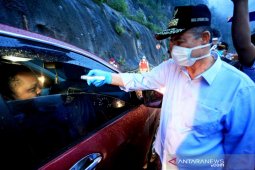 Wagub Sumbar Nasrul Abit cegat seluruh kendaraan dari Pekanbaru