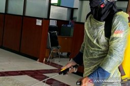 Cegah virus COVID-19, Disbudpar Babel semprot kan disinfektan ke seluruh ruangan