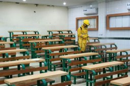 Poltekpar Medan lakukan penyemprotan disinfektan cegah Covid-19