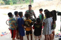 Jalan dibuka, anak-anak bersuka ria