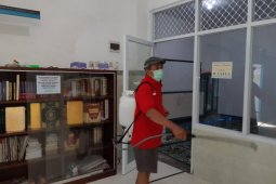 PDI Perjuangan Surabaya gerakkan kadernya lakukan penyemprotan di tempat ibadah