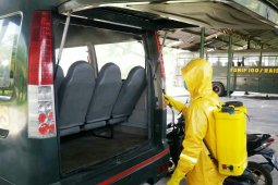 Cegah penyebaran virus corona, Yonif Raider 100/PS semprotkan disinfektan