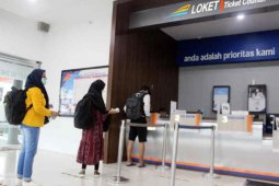 PT KAI Cirebon terapkan jaga jarak sosial di stasiun