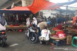 Kebutuhan bahan pokok di Depok dijamin aman dan cukup