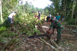 Prajurit TMMd buka akses jalan ke masjid