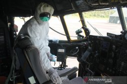 Hercules usai angkut alkes dari Shanghai  disemprot disinfektan