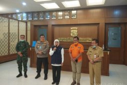 Gubernur Khofifah imbau masyarakat tunda gelar resepsi pernikahan