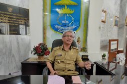 Satgas COVID-19 Kota Metro semprot disinfektan bus AKAP