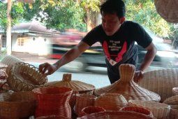 Penjualan kerajinan rotan menurun dampak COVID-19