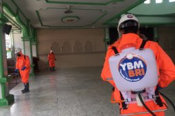 YBM BRI Aceh semprotkan disinfektan di delapan masjid
