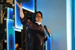 Risma imbau warga Surabaya tidak ke luar kota