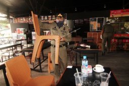 COVID-19, larangan berkumpul di warung kopi