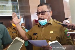 Gubernur : Orang dekat penderita kasus 25 dimakamkan protokoler COVID - 19