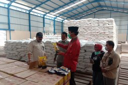 Pastikan ketersediaan beras aman, Ketua DPRD cek gudang Bulog