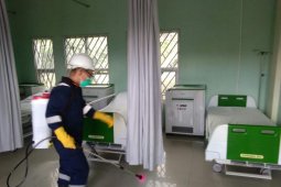 Ruang IGD dan isolasi RSUD Gunungsitoli disemprot disinfektan