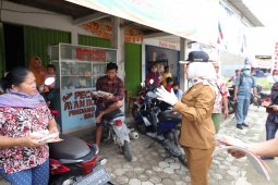 Bupati Winarti sosialisasikan bahaya COVID-19 di Pasar Putri Agung Menggala