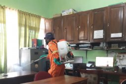 Perkantoran di Situbondo disemprot disinfektan