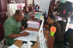 Kejari Ambon limpahkan berkas enam tersangka kasus BNI ke Pengadilan