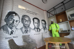 Penyemprotan Disinfektan Antara Biro Kalsel