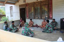 Prajurit TMMD gelar komsos pererat hubungan dengan masyarakat