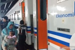Ada 32 perjalanan kereta api lintas selatan Jawa dihentikan sementara