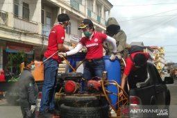 Tjhai Chui Mie pimpin penyemprotan desinfektan massal