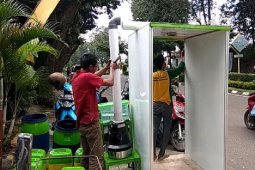 Santoso, peraih Kalpataru bikin bilik sterilisasi cegah  corona (vdeo)