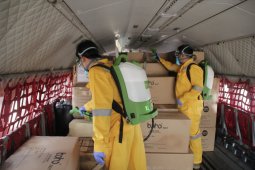Pesawat bawa alat kesehatan tangani COVID-19 tiba di Manado
