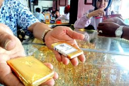 Harga emas berjangka jatuh 30,2 dolar AS akibat adanya aksi ambil untung