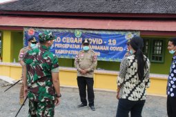 Bupati Tabalong pantau kegiatan skrining di perbatasan