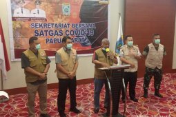 Gubernur Dominggus larang kedatangan warga luar Papua Barat