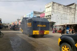 Rantis water cannon semburkan ribuan liter disinfektan di Pantonlabu