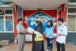 DPD PKS Tabalong bagikan masker gratis