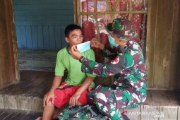 Cegah Corona, Satgas TMMD bagikan masker gratis