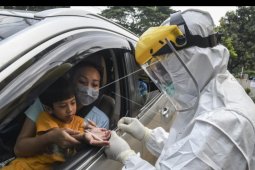Tes cepat COVID-19 sistem drive thru