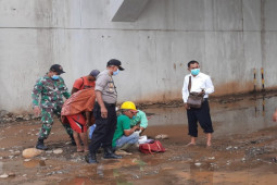 Seorang bayi ditemukan meninggal dunia di bawah jembatan