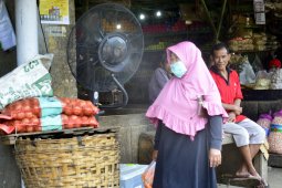 Sejumlah pasar di Kota Surabaya dipasang kipas penyemprot disinfektan