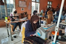 Pemkot Jambi gandeng UMKM bikin APD untuk petugas garda terdepan