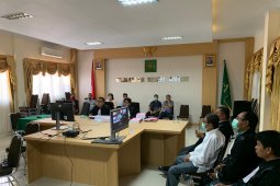Hakim Tipikor  dan Jaksa di Ambon sidang online