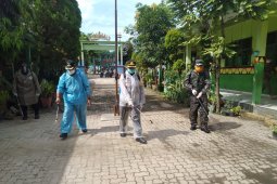 Seluruh wilayah Kota Metro disemprot disinfektan