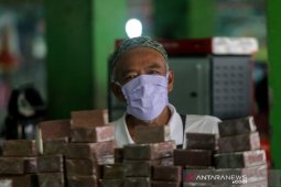 Dokter sarankan masker kain  dicuci menggunakan deterjen dan air hangat