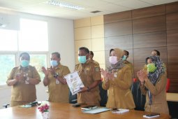 Sekda Paser Serahkan Laporan Keuangan Melalui Vidcon