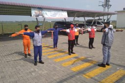 Cegah  COVID-19, petugas Jalan Tol Medan-Binjai berjemur bersama