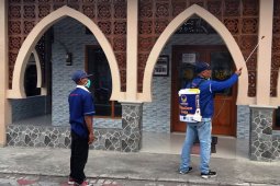 Penyemprotan disinfektan, NasDem Surabaya komitmen cegah COVID-19