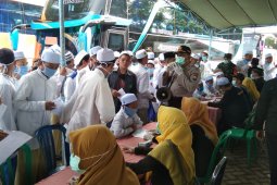 Belasan ribu santri Ponpes Salafiyah Syafi'iah Situbondo dipulangkan lebih awal