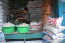 Harga beras medium turun